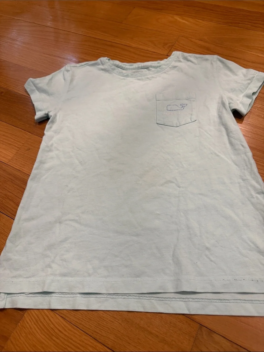 Vineyard vines kids short sleeve whale shirt size small (7-8).